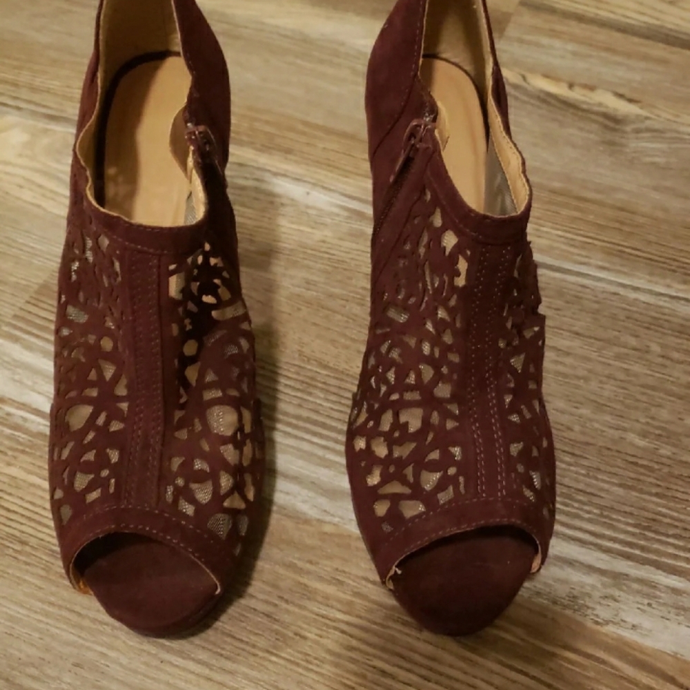 Heels - Picture 2 of 3